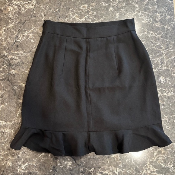 Club Monaco Black mini skirt with ruffled detail - Picture 2 of 7